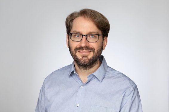 Portrait of Paul Heyde in front of a blank background